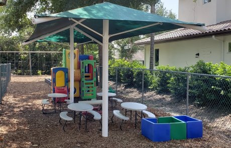 St. Vincent umbrella 2018 picnic tables under green umbrella | creativerecproducts.com